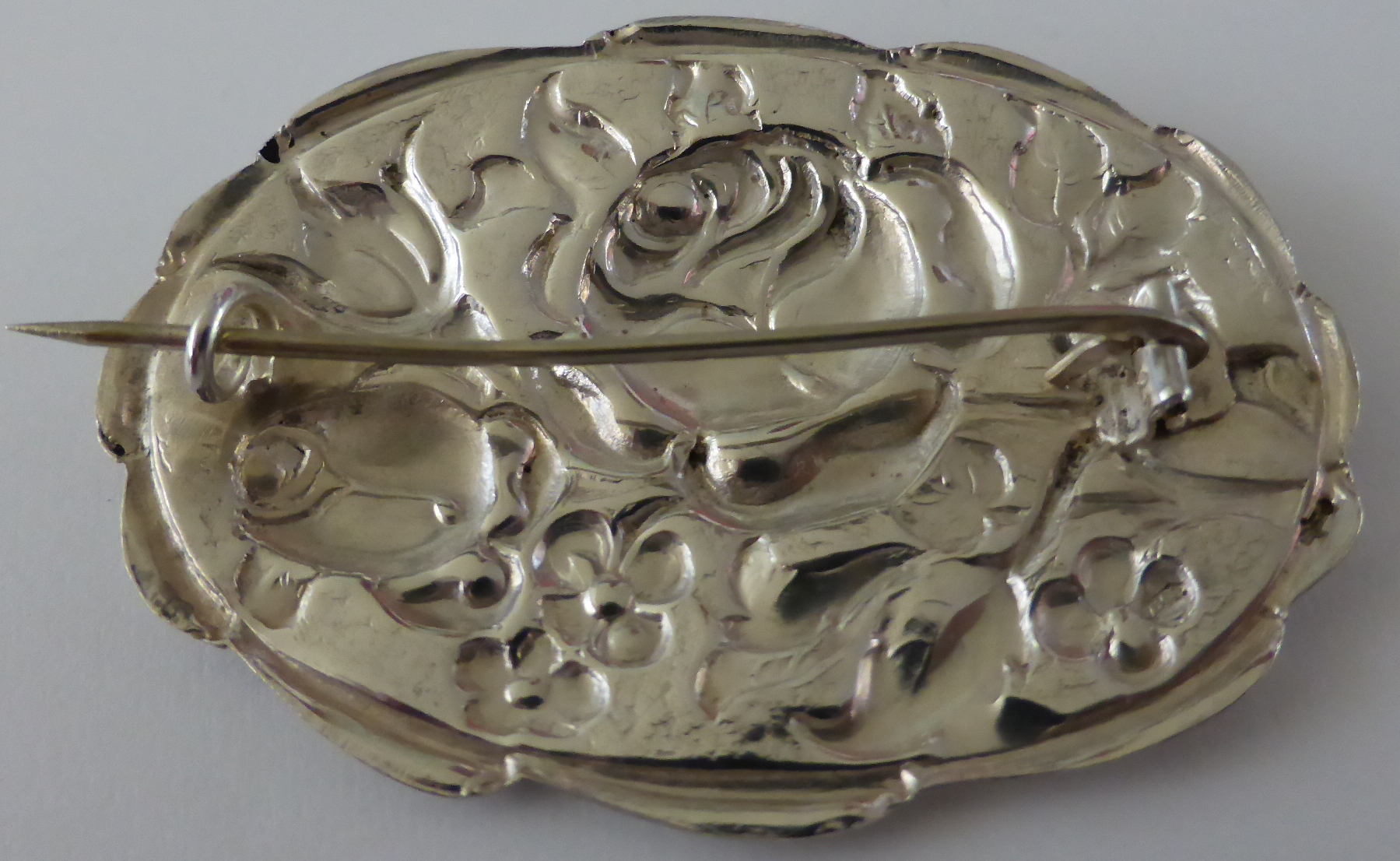 sieradenenkunst - Antieke zilveren broche voorstelling Groningen